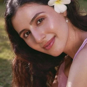 Photo star :  Simar Bhatia
