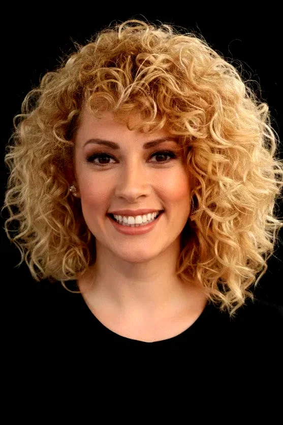  Açelya Topaloğlu