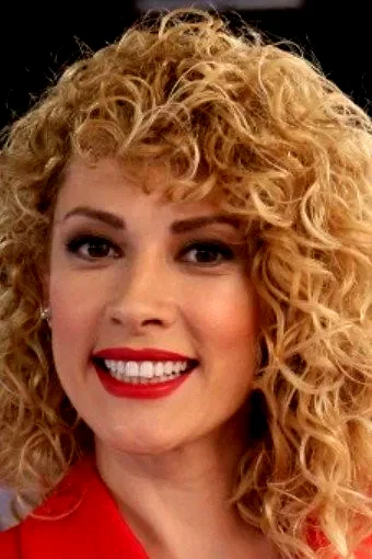  Açelya Topaloğlu
