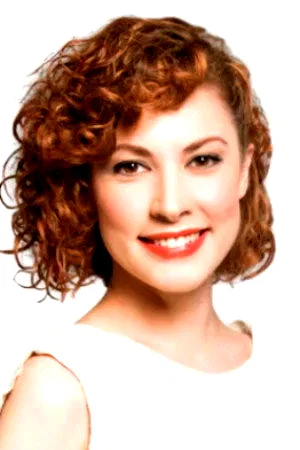  Açelya Topaloğlu
