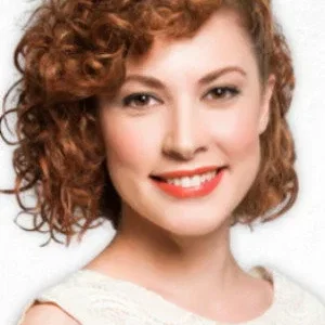  Açelya Topaloğlu