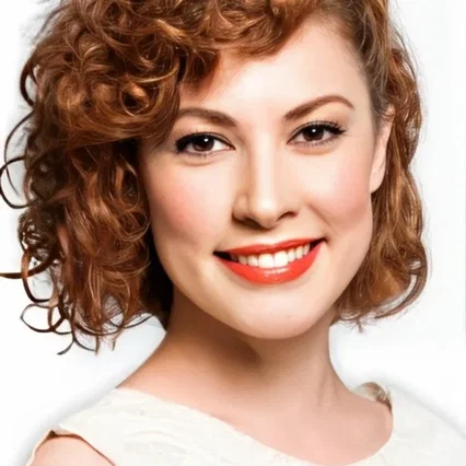 Açelya Topaloğlu