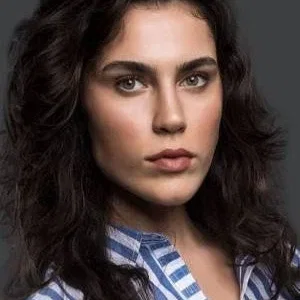  Serenay Aktaş