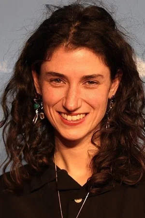  Clara Gostynski photo
