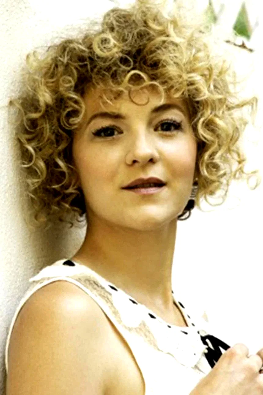  Oona Mekas