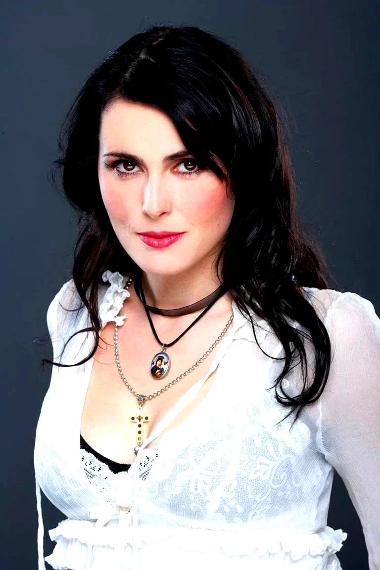  Sharon den Adel