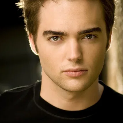 Drew Tyler Bell