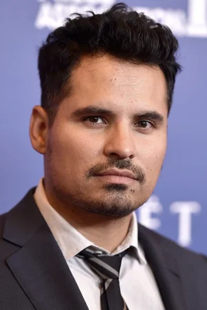 Michael Peña photo