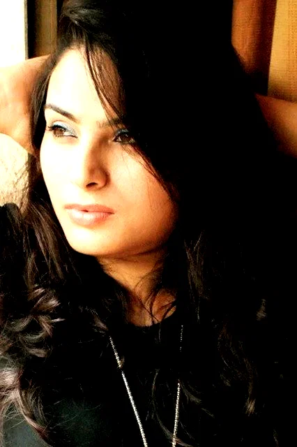  Tanya Abrol