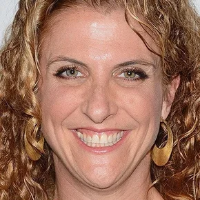Photo star :  Jennie Snyder Urman