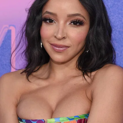  Tinashe