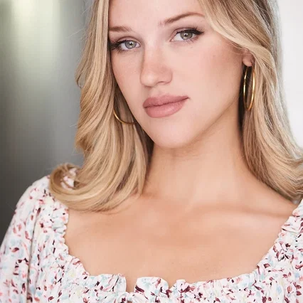  Elizabeth Posey
