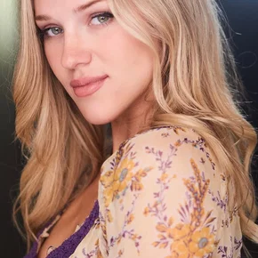 Photo star :  Elizabeth Posey