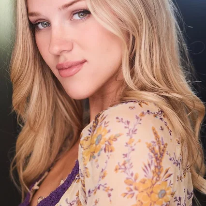  Elizabeth Posey