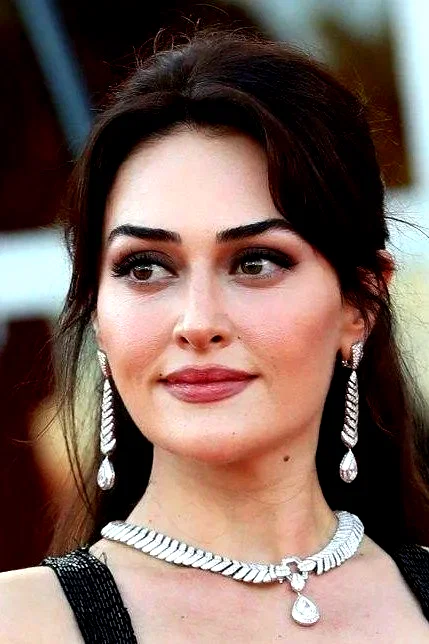 Esra Bilgiç