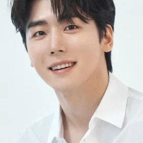 Photo star :  Jung Eui-jae