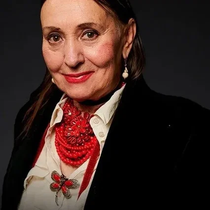  Лариса Кадочникова