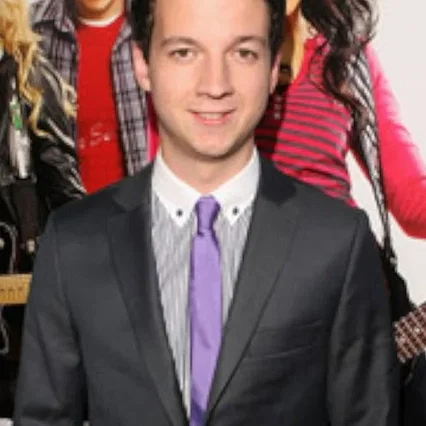  Gaelan Connell