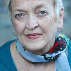 Photo star : Nancy Linehan Charles