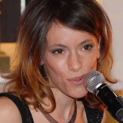 Emily Loizeau