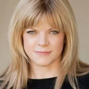  Stephanie Savage