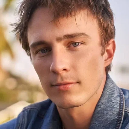  Drew Starkey