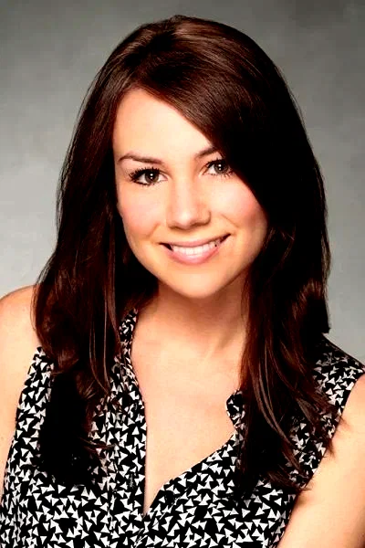  Tracey Wigfield