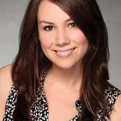  Tracey Wigfield