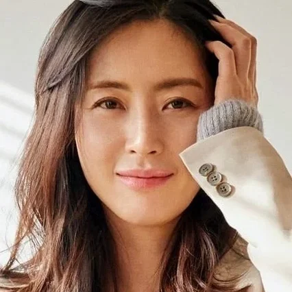  Song Yoon-ah