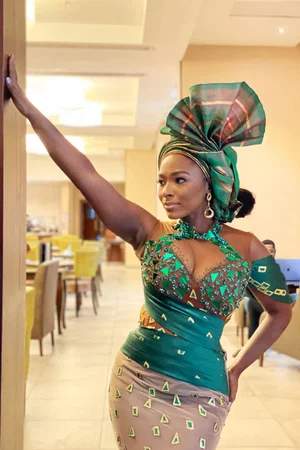  Meg Otanwa