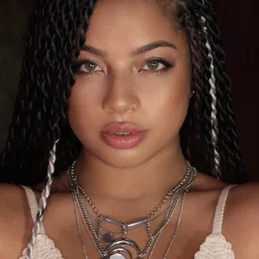 Photo star :  Kiana Ledé