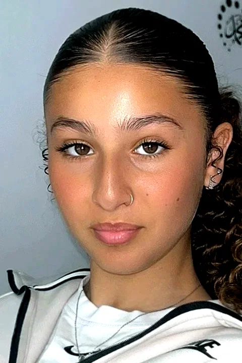  Emma Boumali