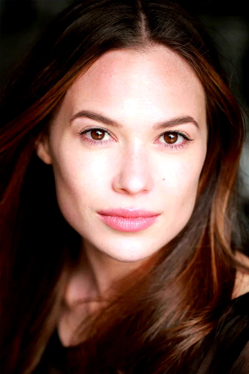  Celina Sinden