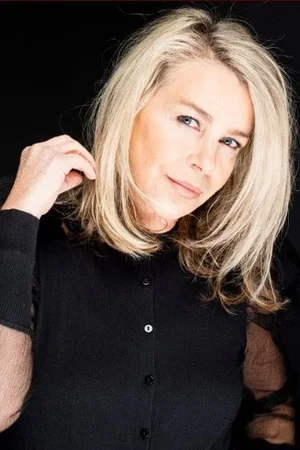  Leslie Ash