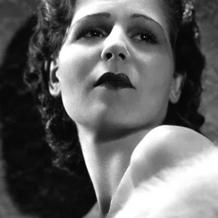  Manya Roberti