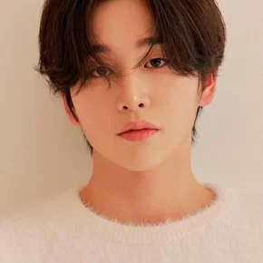 Photo star :  Kim Yoon-woo