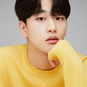 Photo star :  Kim Yoon-woo