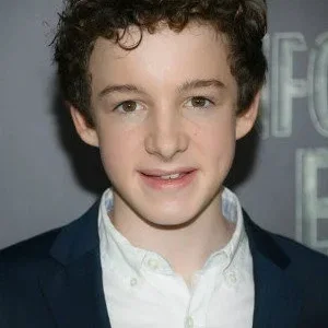  Louis Hynes