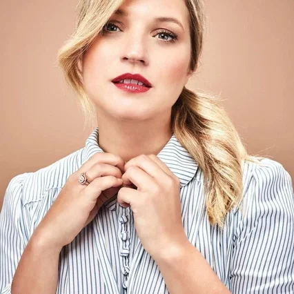  Vanessa Ray