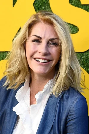  Lisa Hogan