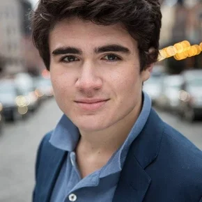 Photo star :  Harrison Holzer