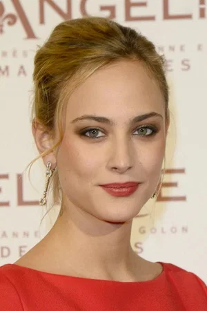 Nora Arnezeder photo