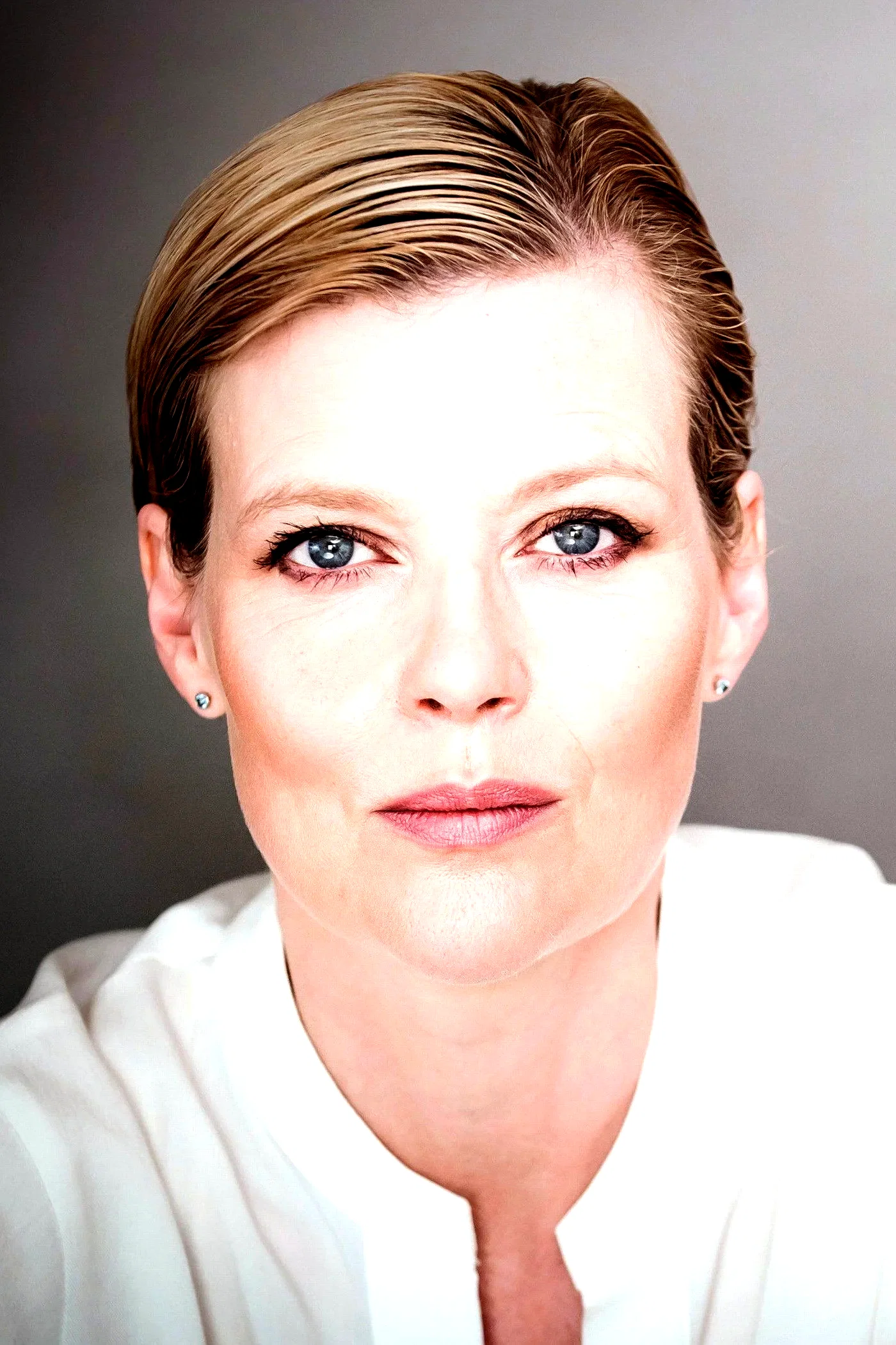 Lucy Akhurst