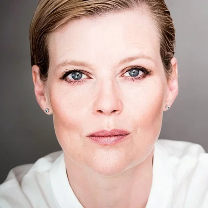 Lucy Akhurst