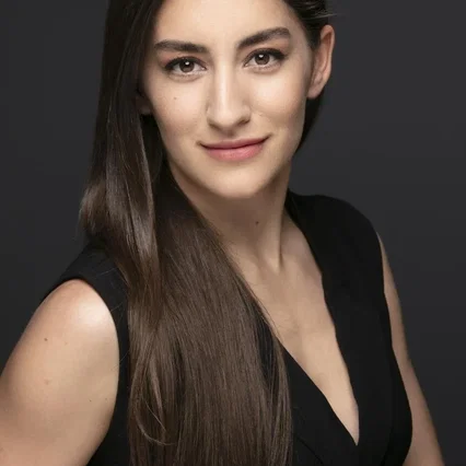  Naz Göktan
