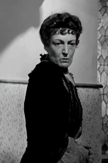  Annie Cariel