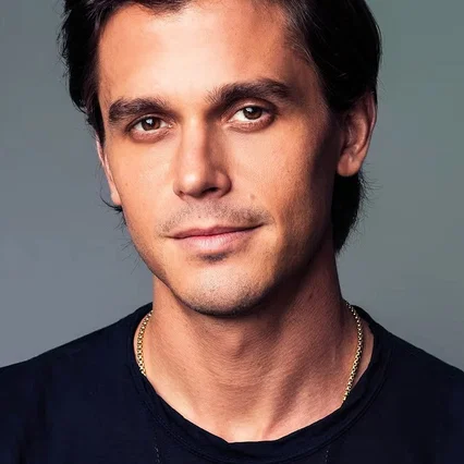  Antoni Porowski