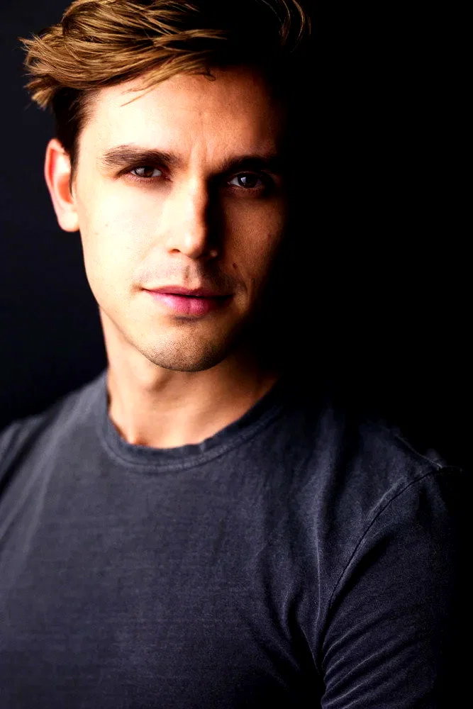  Antoni Porowski