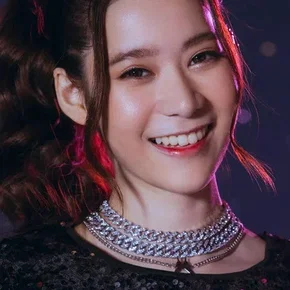 Photo star :  Earn Preeyaphat Lawsuwansiri