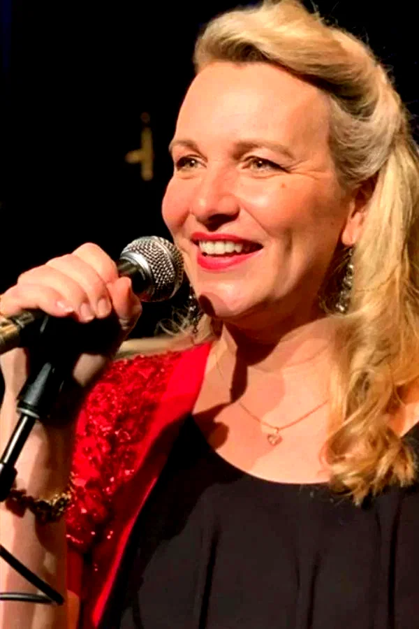  Tamsin West